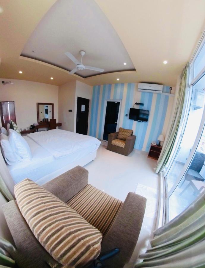 Contento Retreat Hulhumale Esterno foto