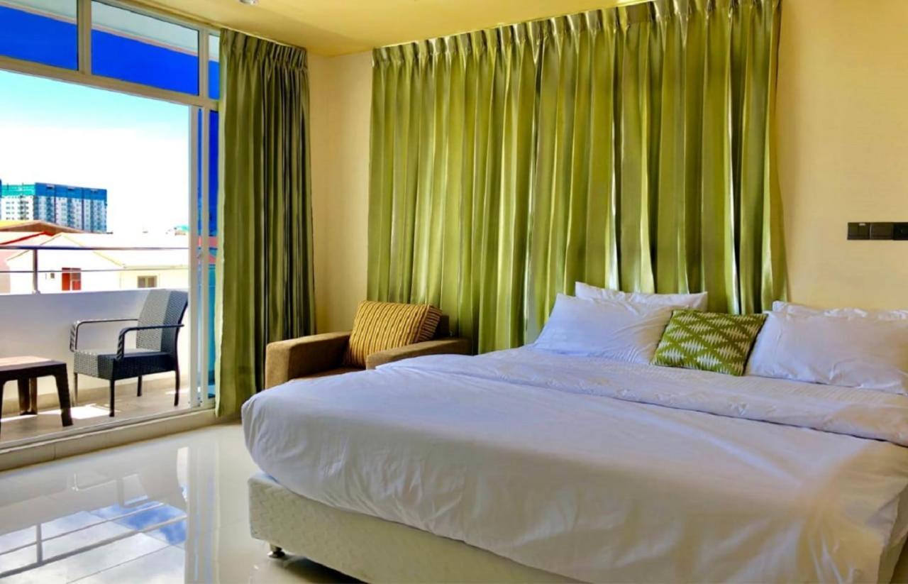 Contento Retreat Hulhumale Esterno foto